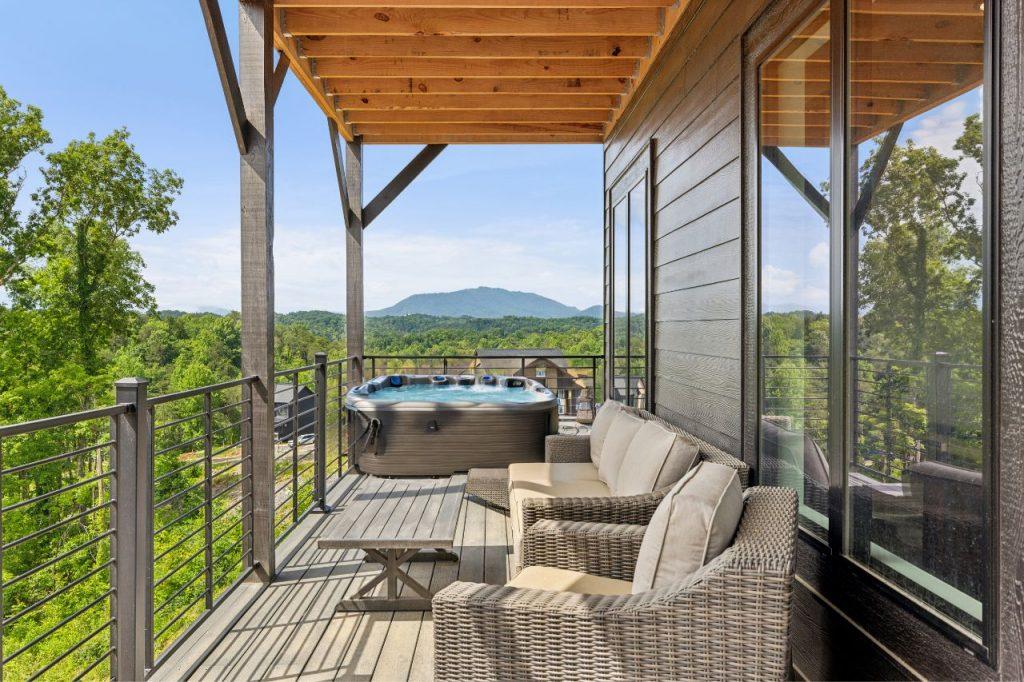 Vacation Cabin Rentals in Pigeon Forge Sevierville Sleeps 12 Lodges at Reedmont