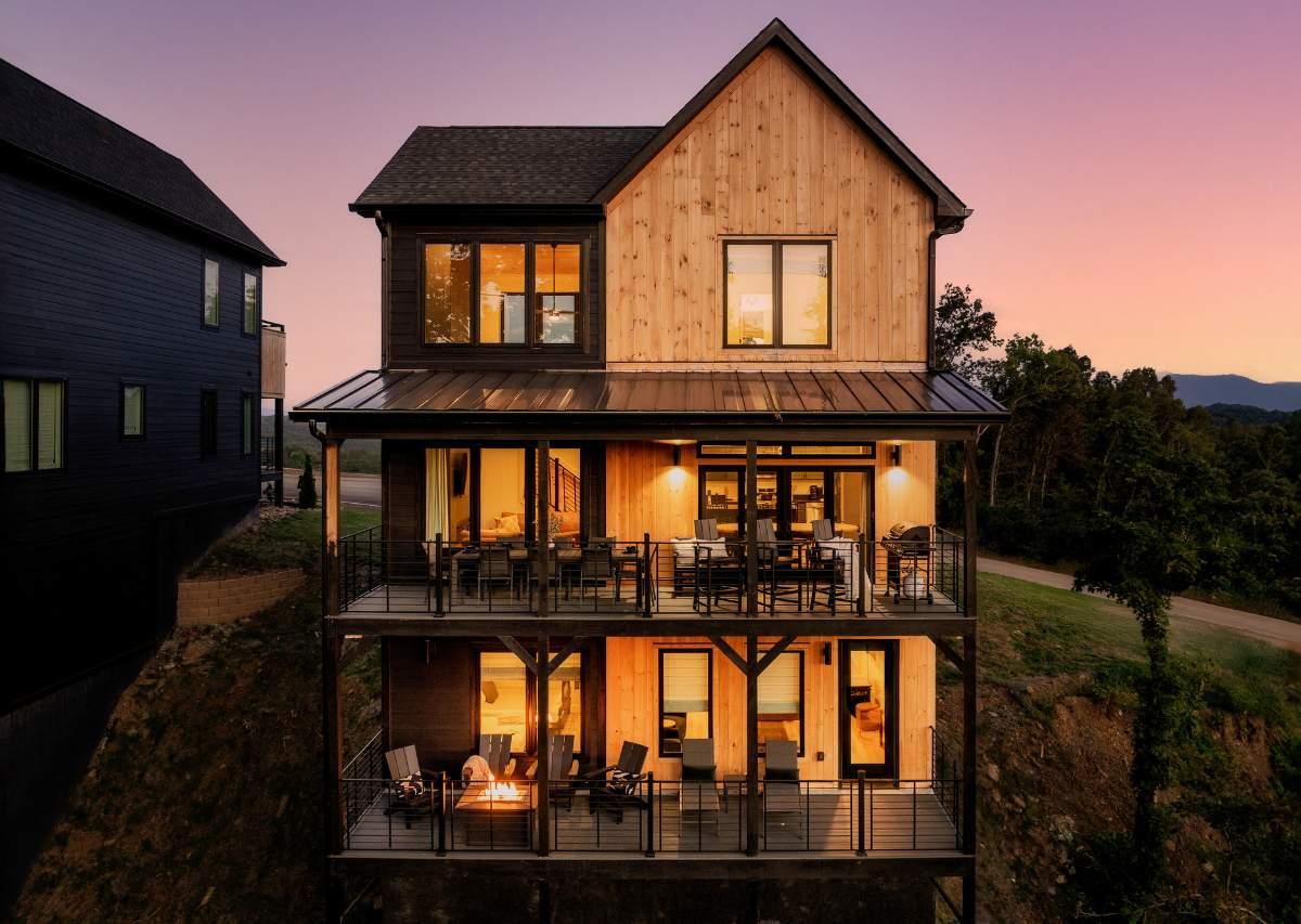 5 Bedroom Cabin Sleeps 12 Rooftop Hot Tub Game Room Theater